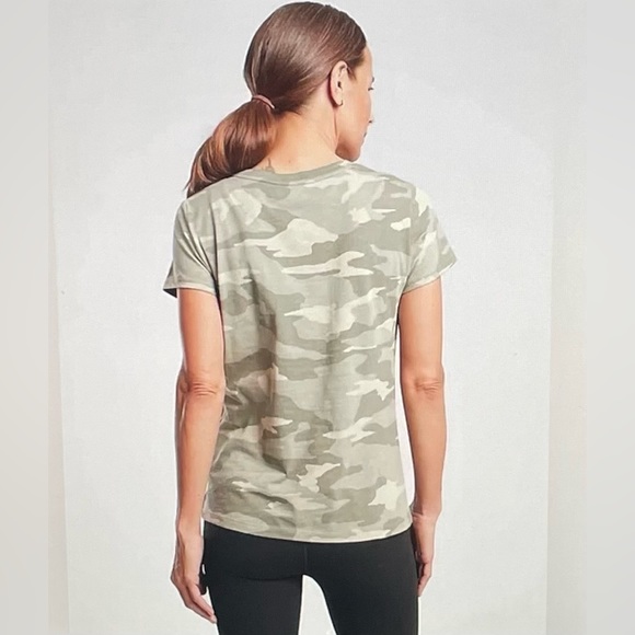 NWOT Athleta Organic Camo T Green Size X Small - Picture 2 of 11